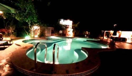 Apartment with Pool View 
