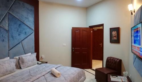 Deluxe Queen Room