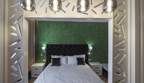 Deluxe Queen Room
