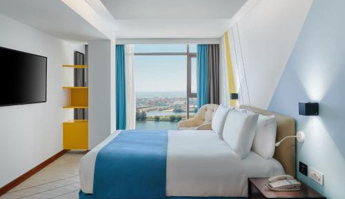 One-Bedroom Suite with City View