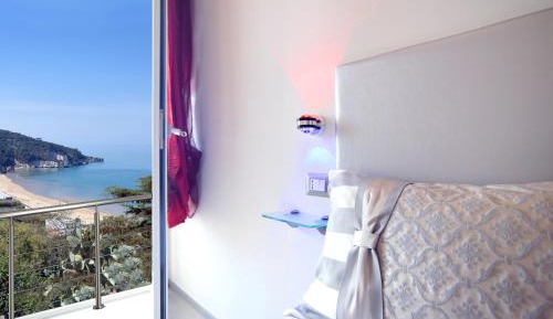 Double Room with Balcony and Sea View
