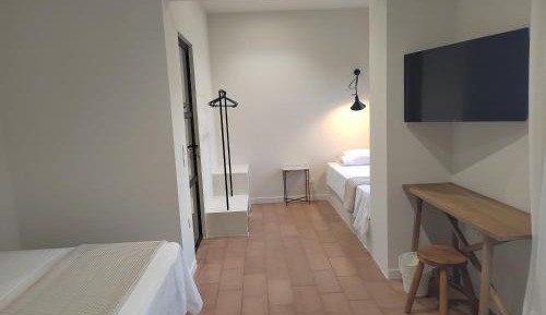 Deluxe Queen Suite