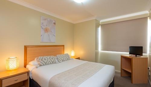 Two-Bedroom Apartment with Two Queen Beds