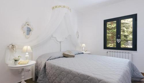 Double or Twin Room with Mountain View
