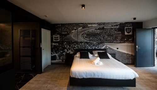 Deluxe Suite with Spa Bath