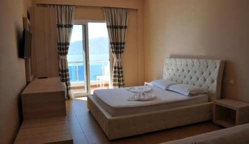 Triple Room with Balcony and Sea View