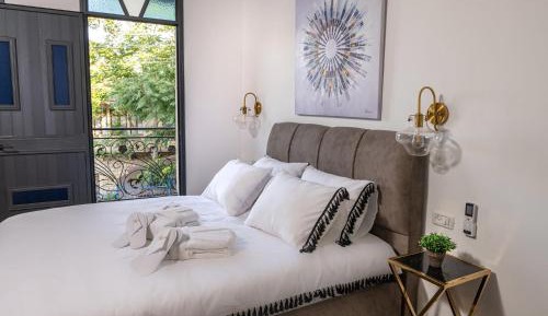 Queen Room with Spa Bath