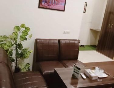 Deluxe Room (2 Adults + 1 Child)