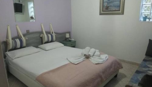 Economy Triple Room