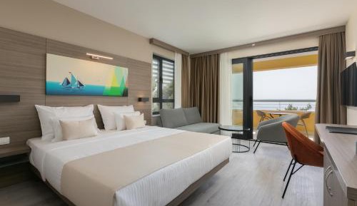 Deluxe Double Room with Balcony and Sea View