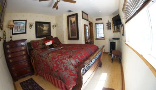 Deluxe Queen Room