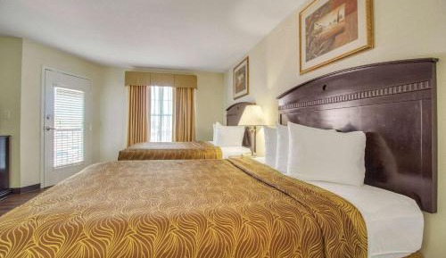 Queen Suite with Two Queen Beds - Non Smoking