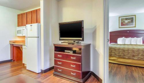 Superior Queen Suite with Sofa Bed - Non-Smoking