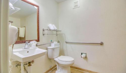 Queen Suite - Accessible/Non-Smoking