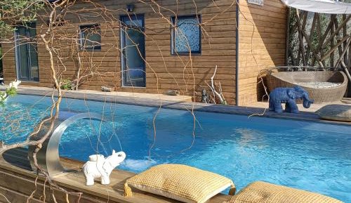 Apartment with Pool View 