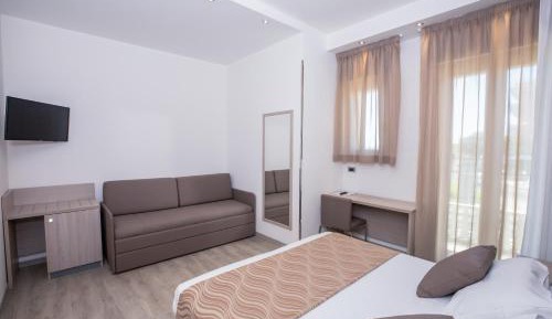 Superior Quadruple Room with Partial Sea View