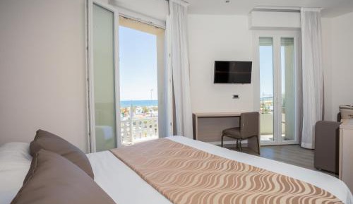 Deluxe Double Room with Balcony and Sea View
