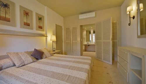 Double or Twin Room with Partial Sea View