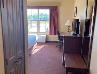 Efficiency King Suite with Bath Tub - Mobility Accessible/Non-Smoking