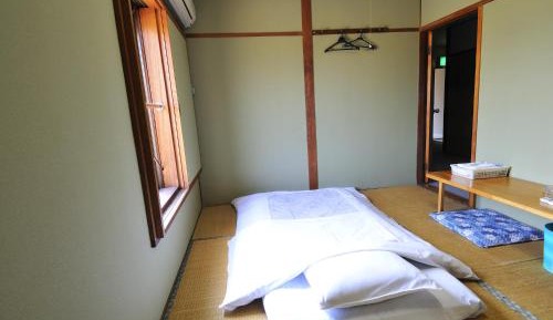 Single Room with Shared Bathroom