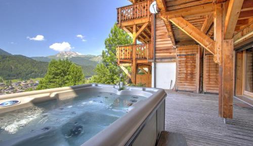 Apartment with Mountain View