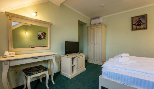 Deluxe Queen Room