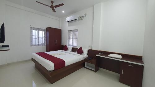 One-Bedroom Apartment with City View