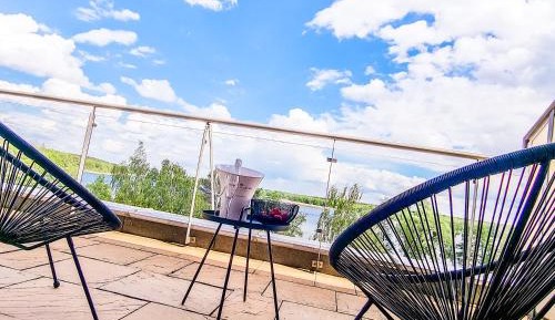 Apartment with Lake View