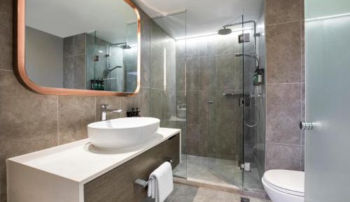 Standard King Room with River View - High Floor