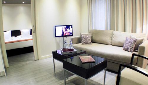 Deluxe Family Room