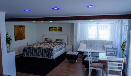 Apartment with Garden View