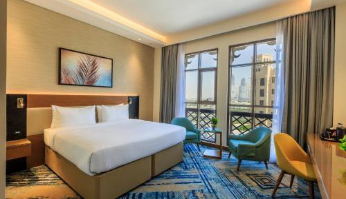 Executive King Room Partial Canal View with 20% Off Food & Beverage (excluding in-room dining)