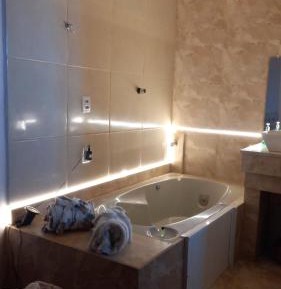 Deluxe Suite with Spa Bath