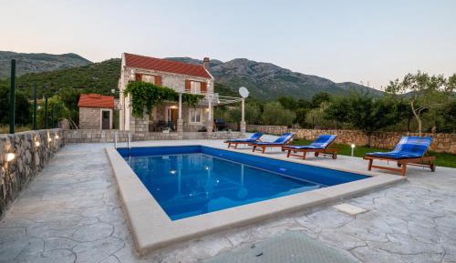 Three Bedroom Villa with Swimming Pool