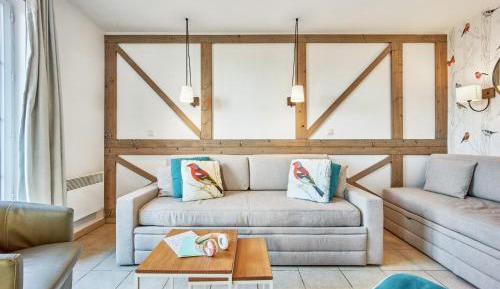 Two-Bedroom Duplex House with Sleeping Alcove and Terrace (8 People)