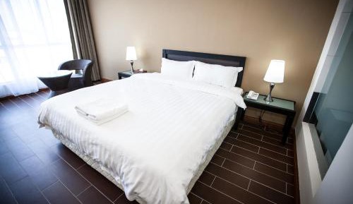 Deluxe King Room
