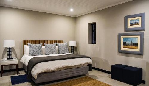 King Studio with Sofa Bed