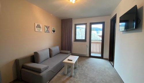 Apartment with Mountain View