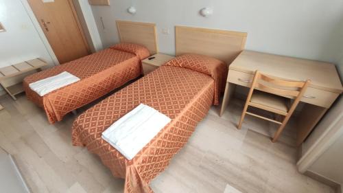 Twin Room with Private Bathroom