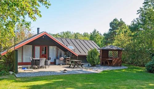 Three-Bedroom Holiday Home 