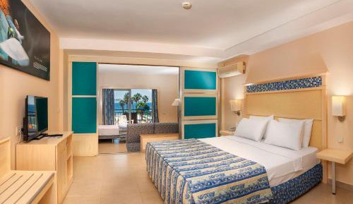 Family Room (2 Adults + 2 Children) with Sea View