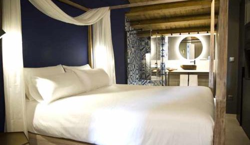 Deluxe Queen Suite