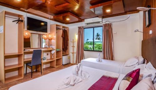 Deluxe Triple Room with Sea View
