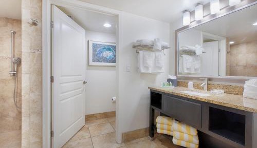One-Bedroom Suite with Oceanfront 