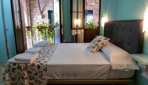 Queen Room with Private Bathroom