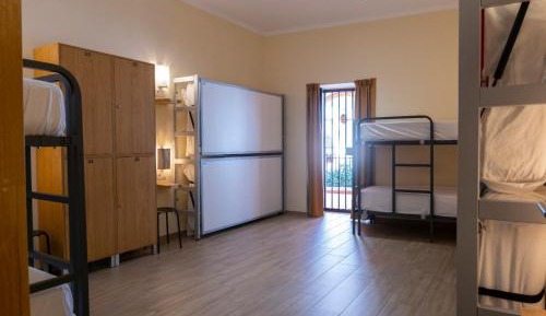 Bed in 8-Bed Mixed Dormitory Room