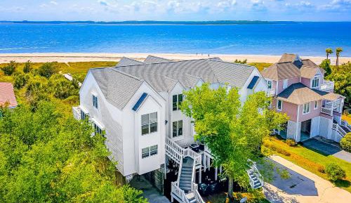 Six Bedroom Holiday Home