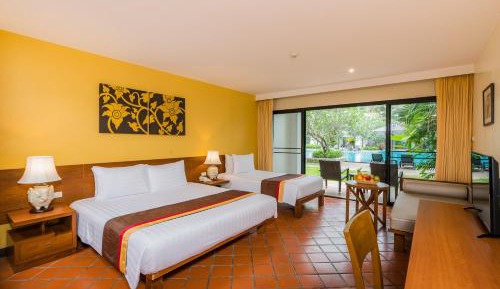 Triple Room with Pool View