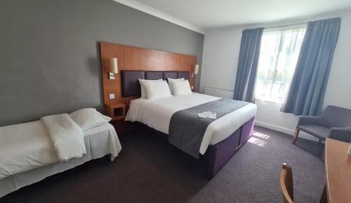 Deluxe Family Room