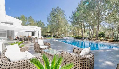 Villa with Garden View